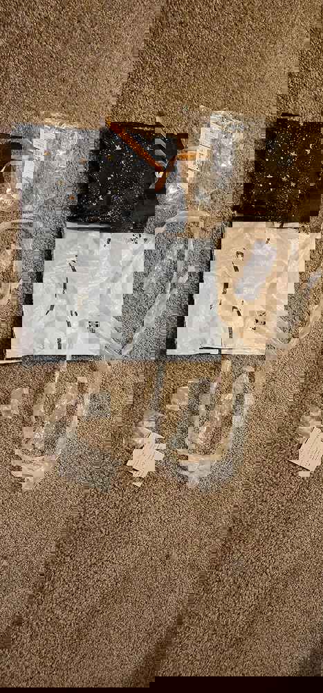 921828