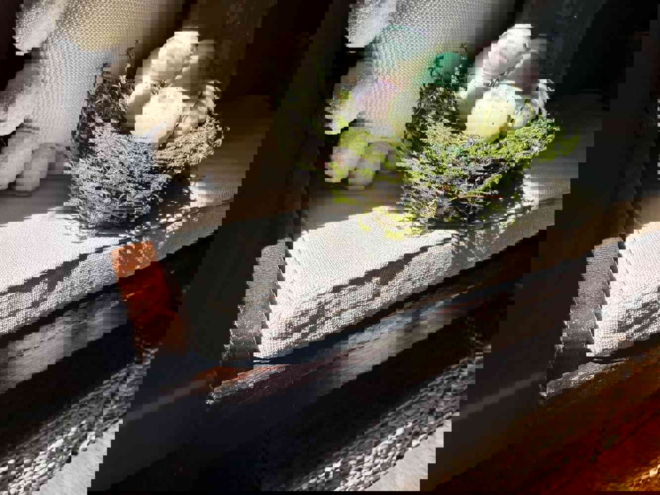 927437