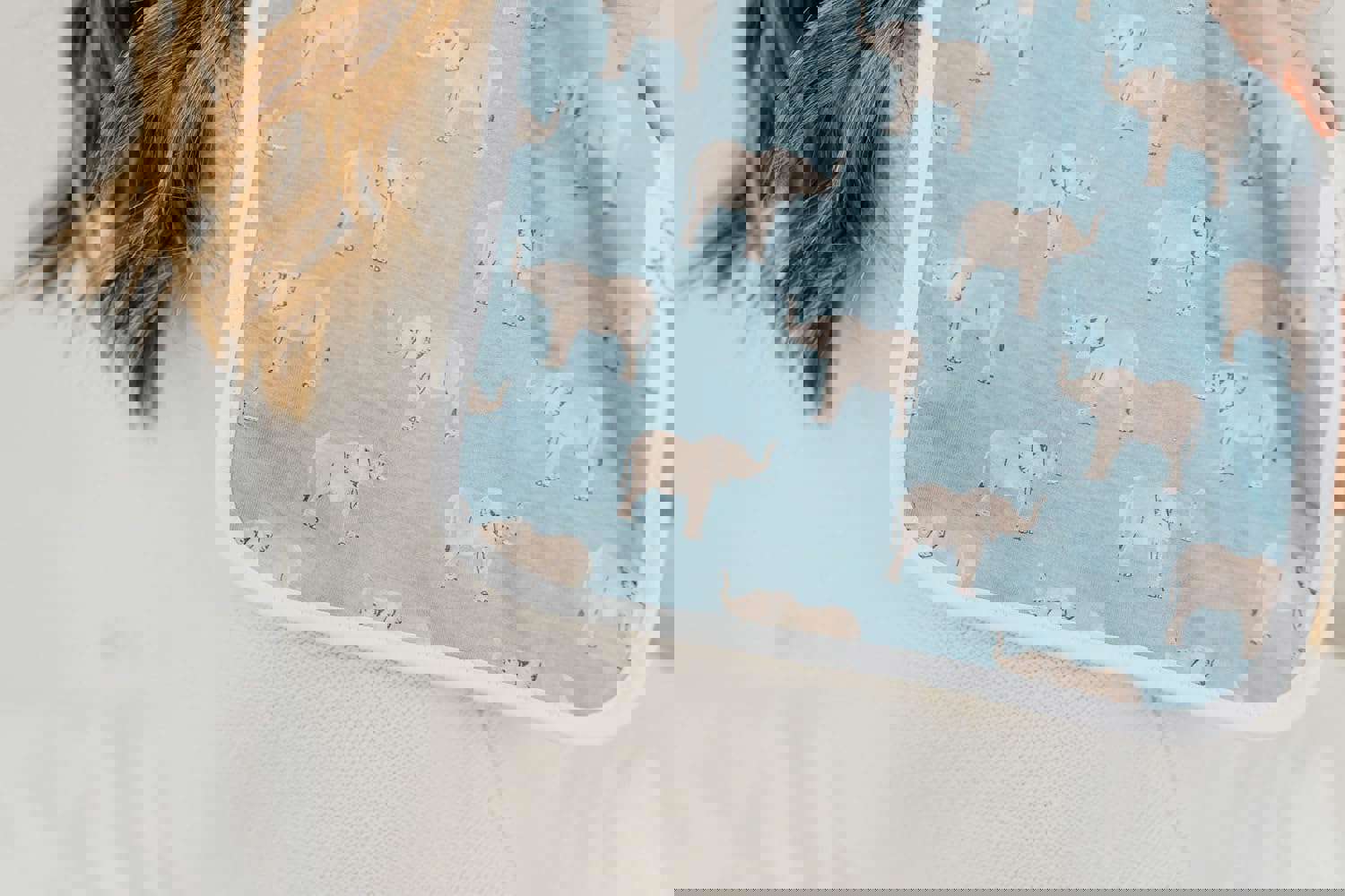 933619