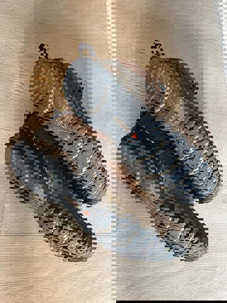 934736