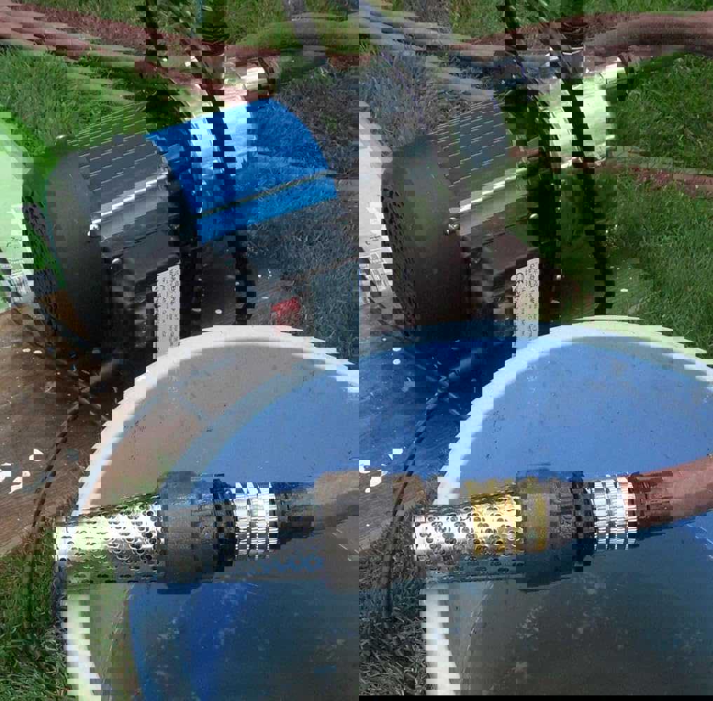 933592