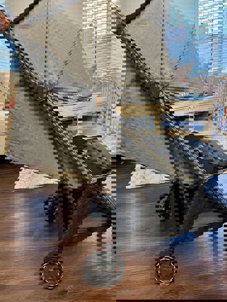 937858