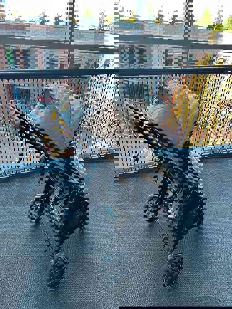 1090566