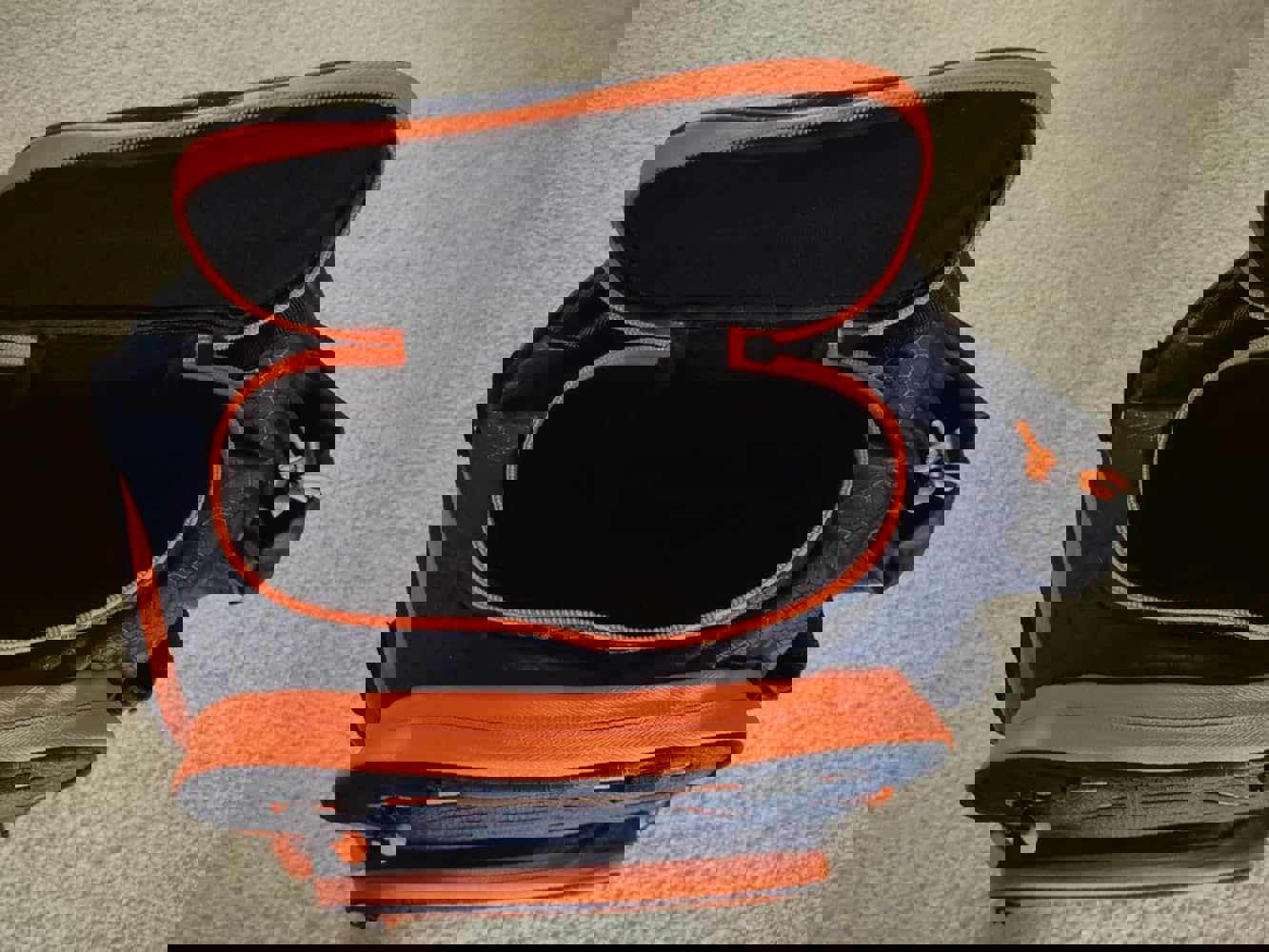 1090589