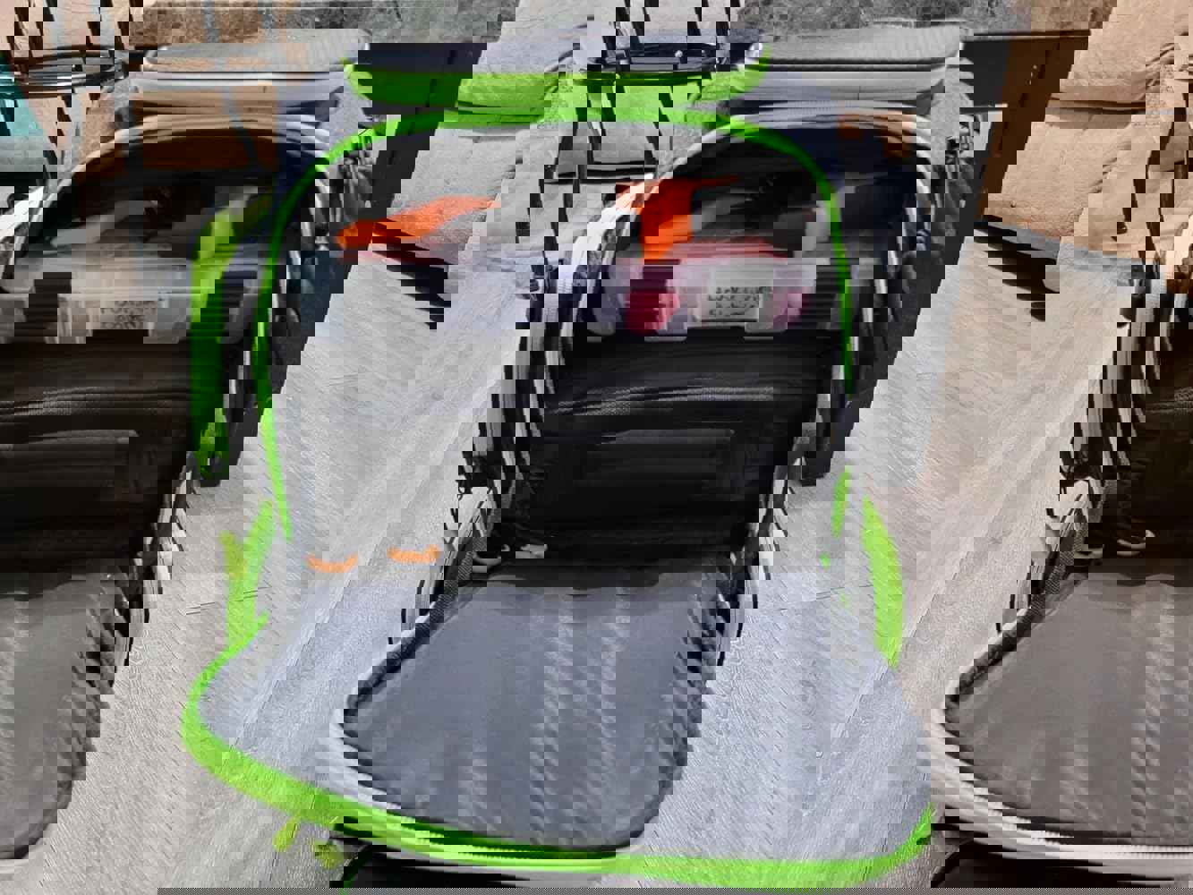 1090582