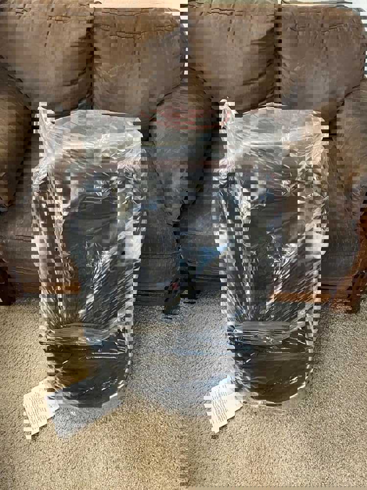 1090570