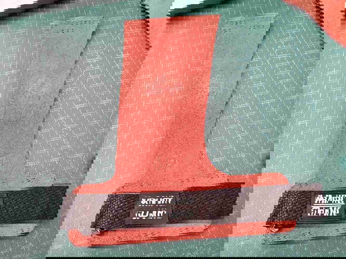 1081883
