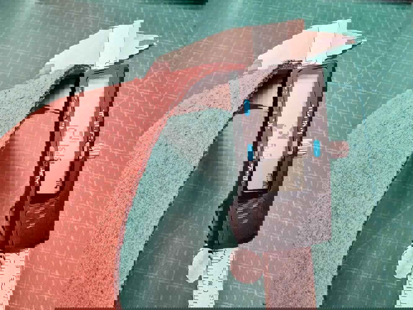 1081884