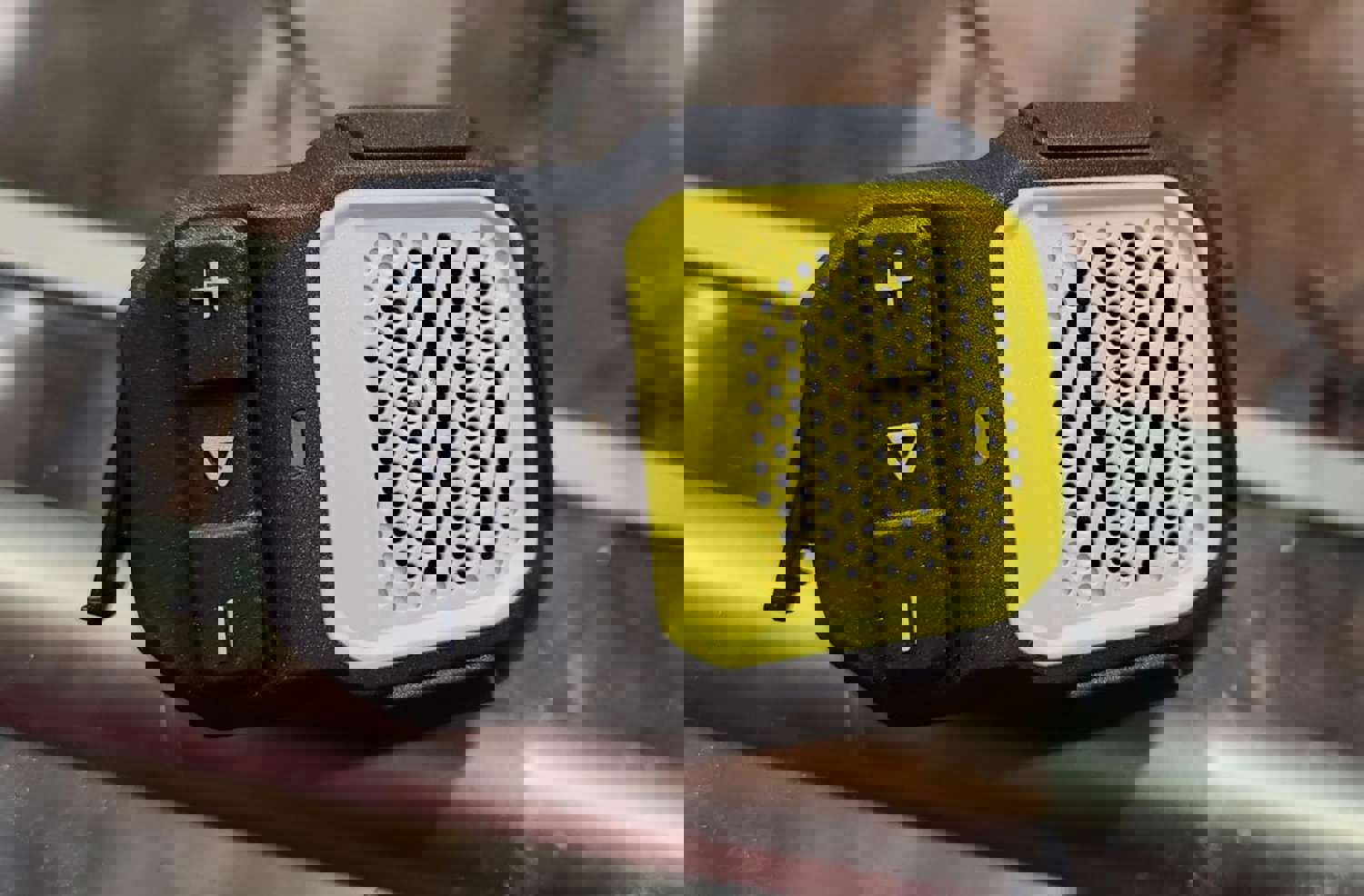 1064098
