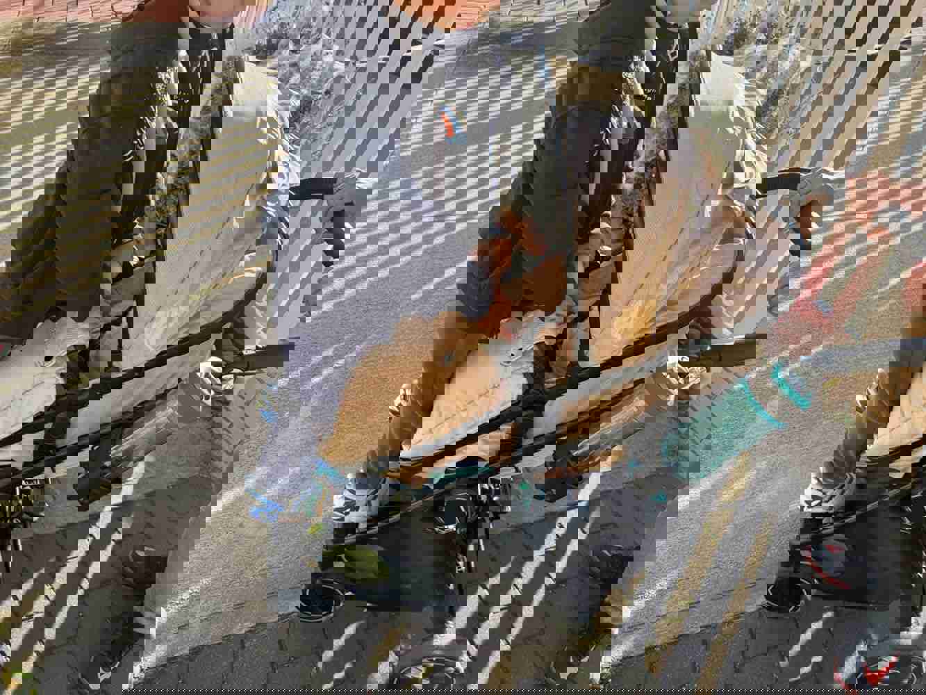 1090573