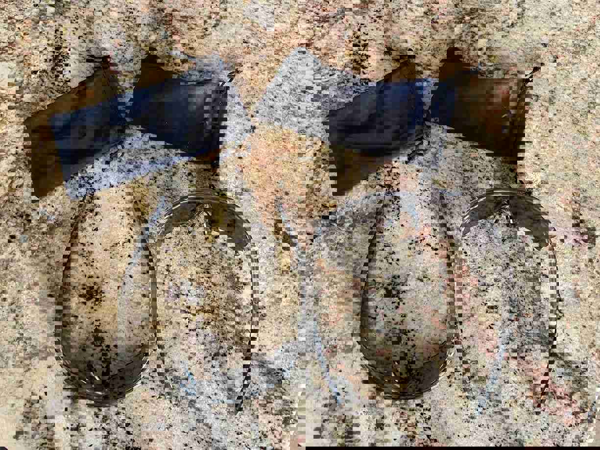 1064372