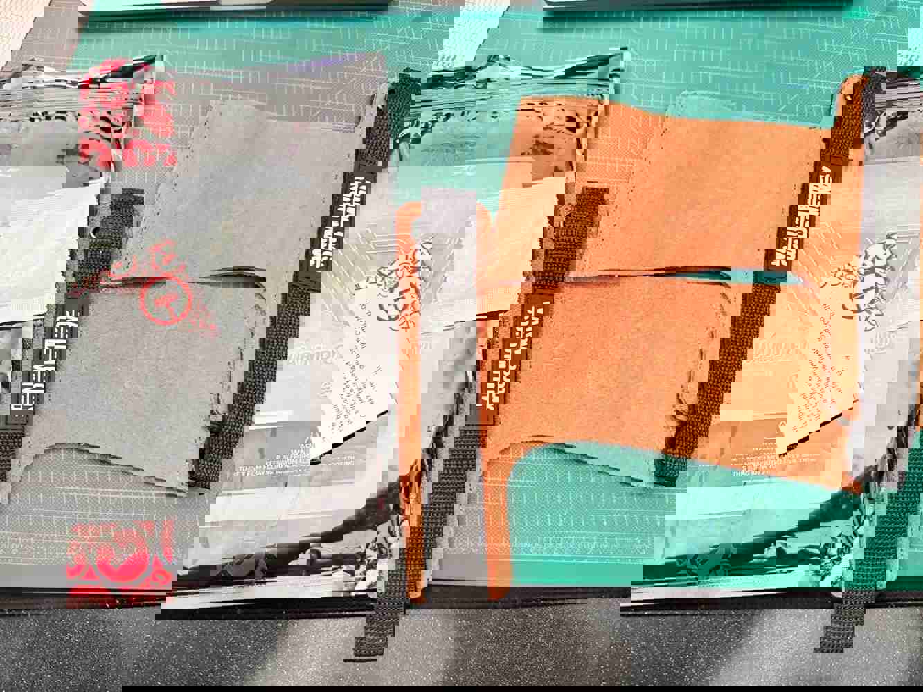 1081882