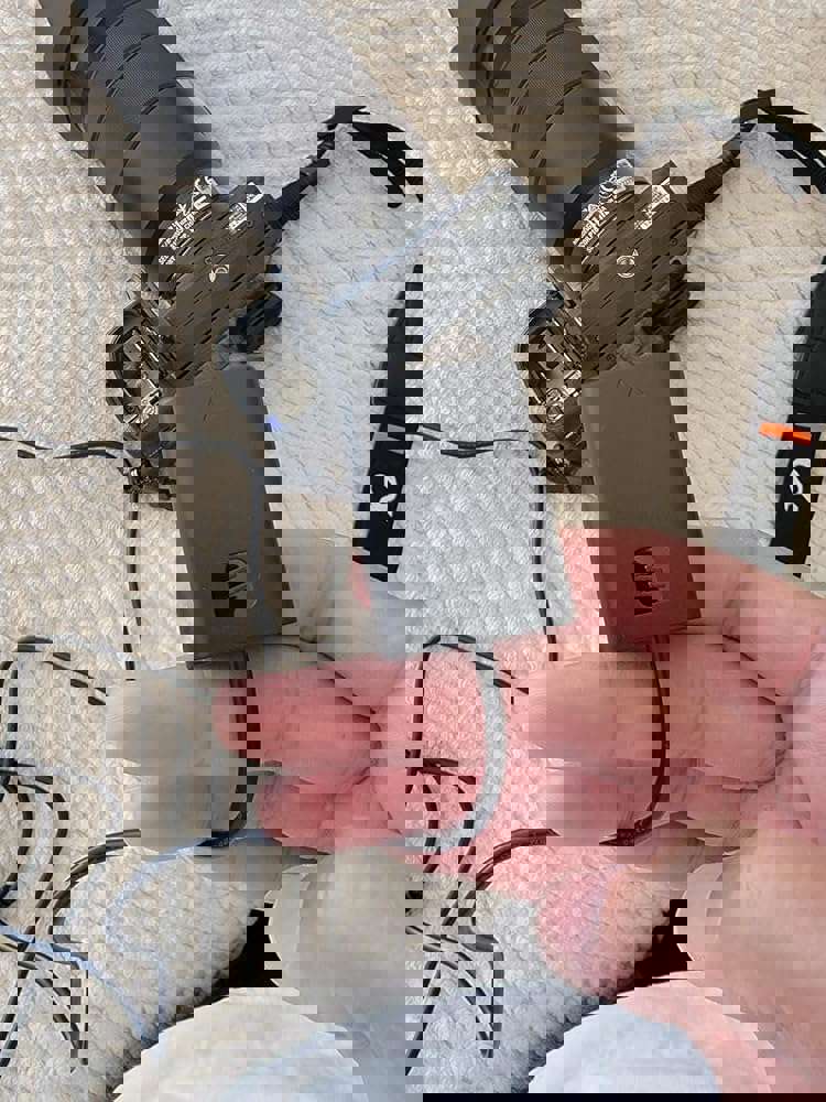 1094888