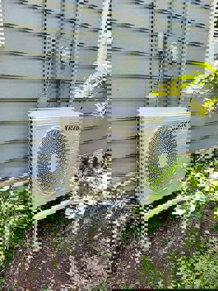 1100220