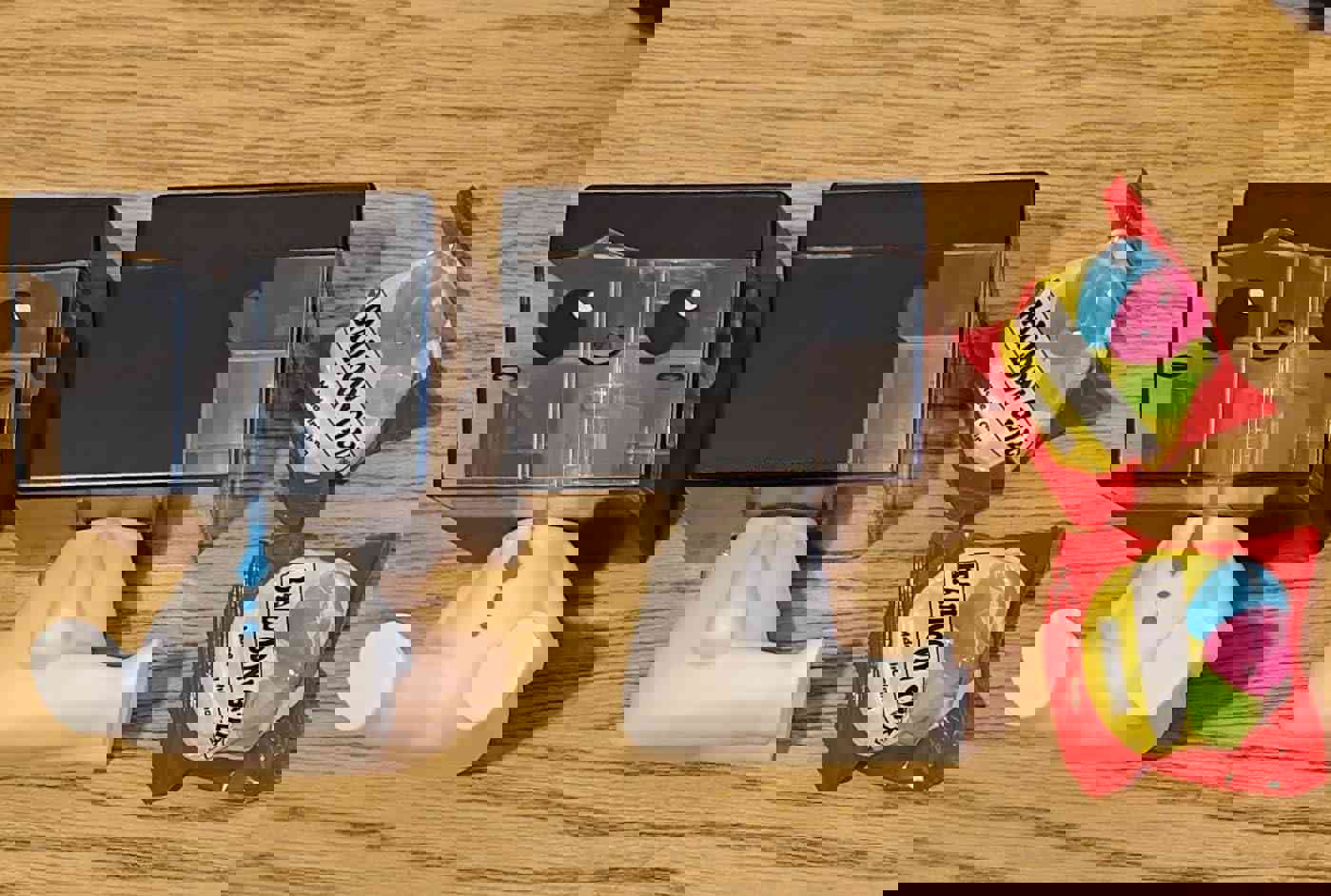 1100282