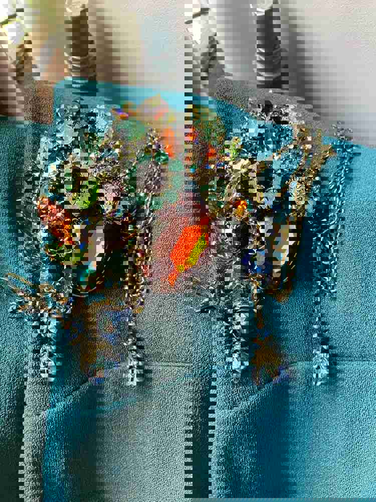 1094813