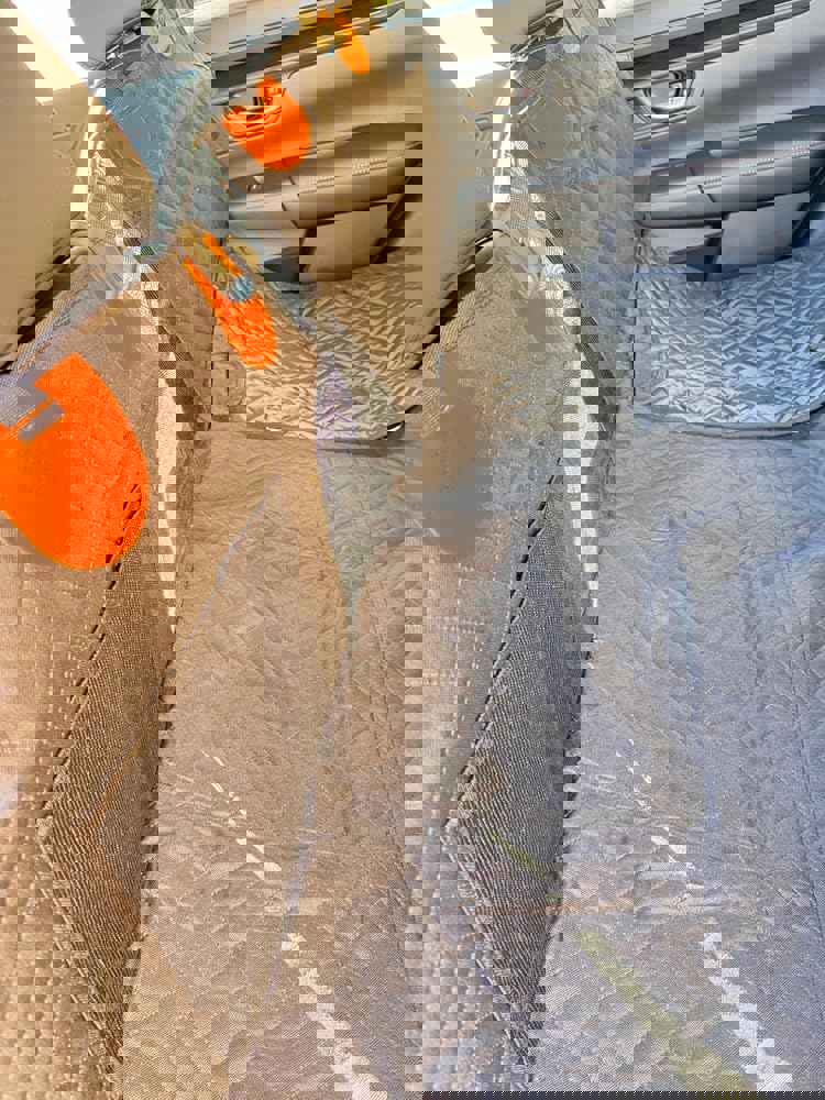 1100323