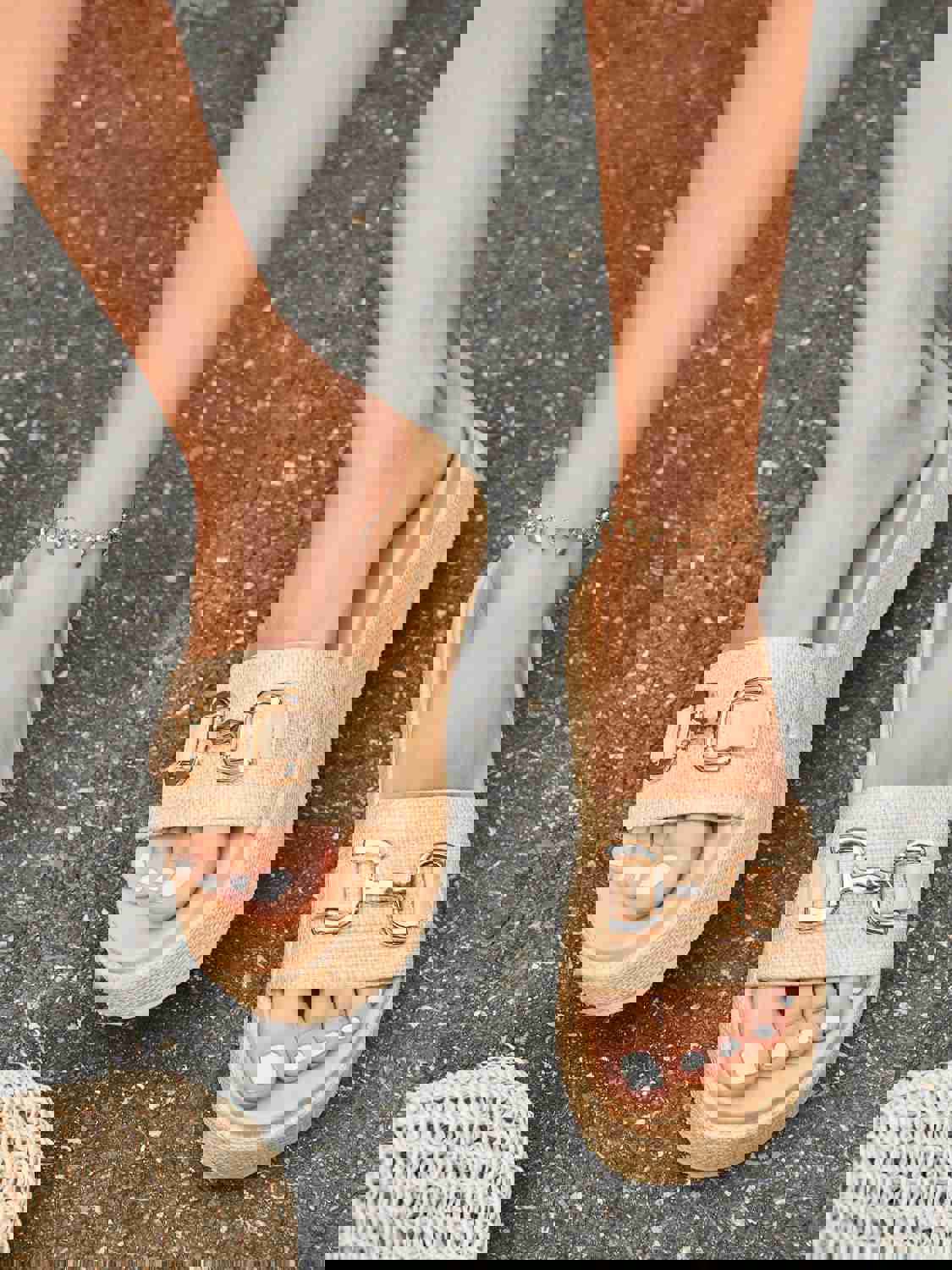 1186205