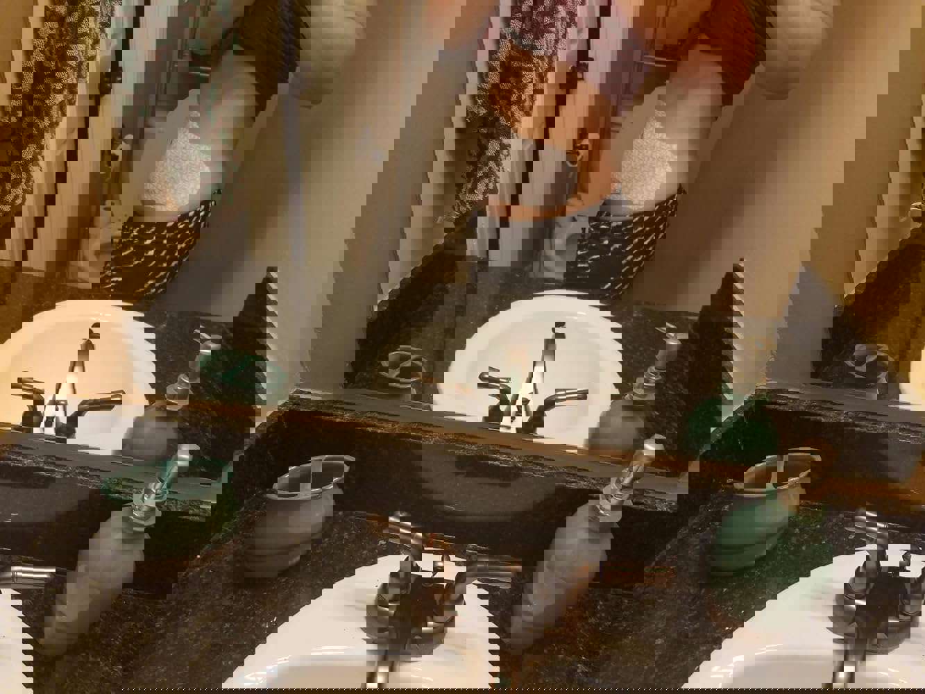 1186098