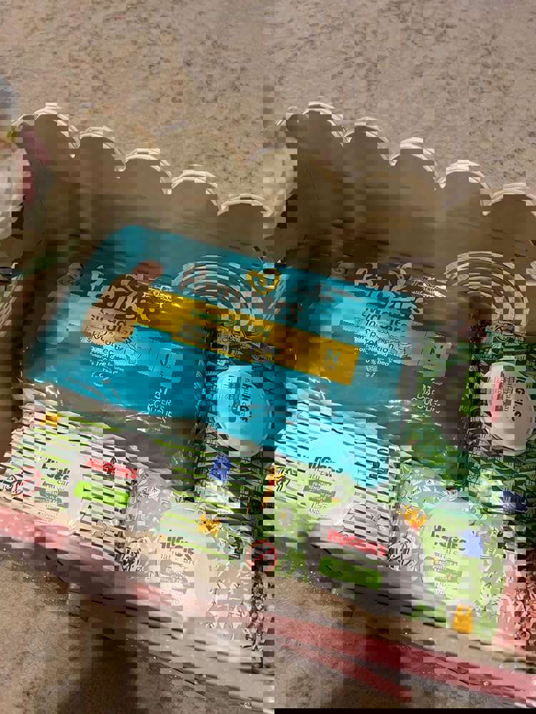 1258476