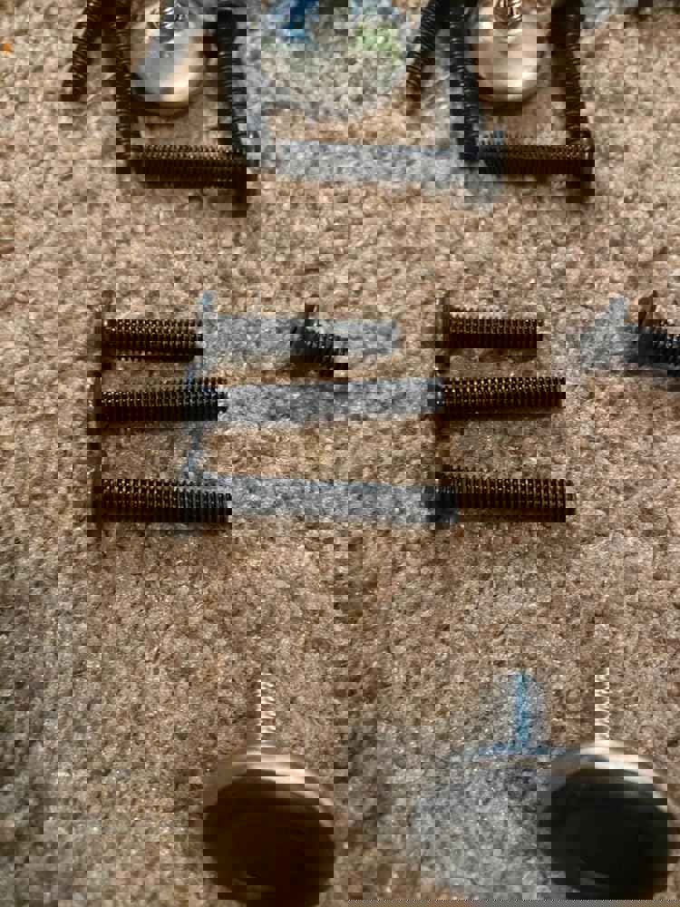 1298985