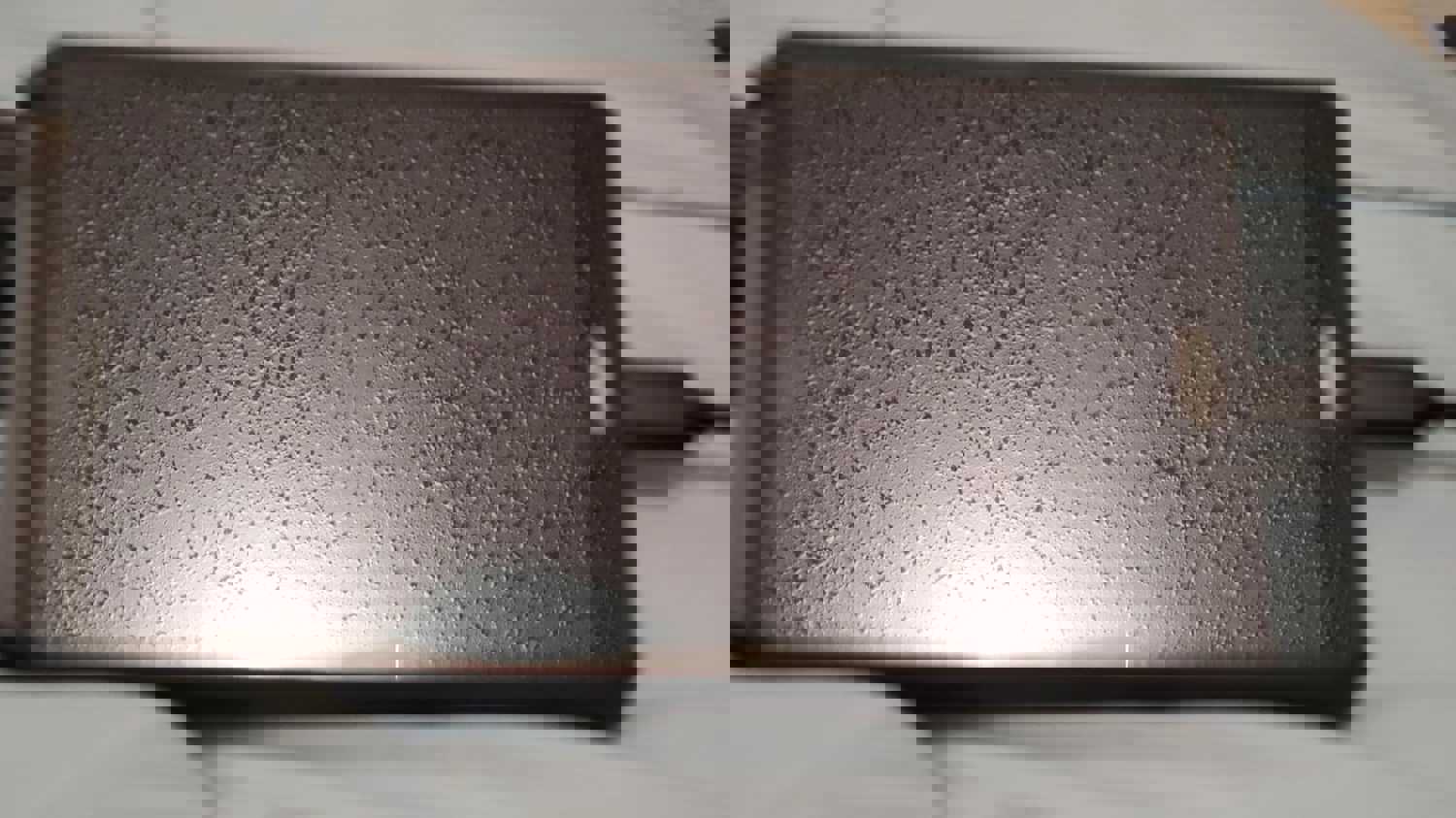 1300561