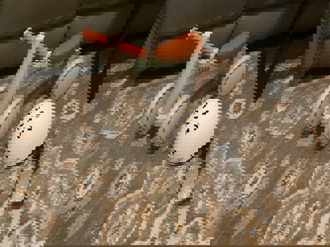 1307604