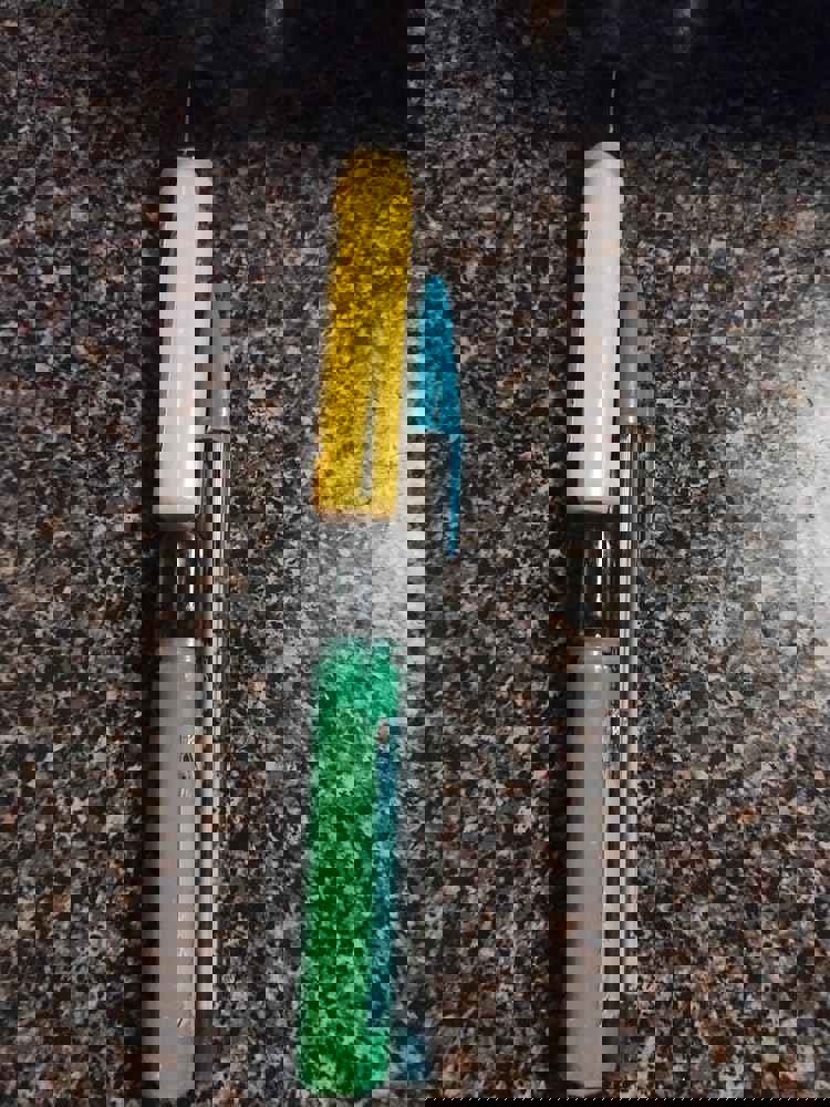1304871