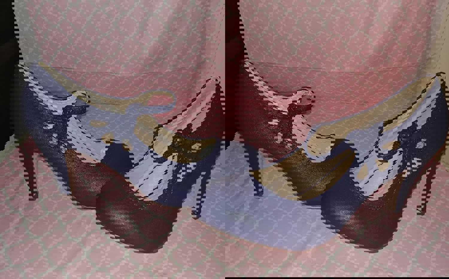 1302593