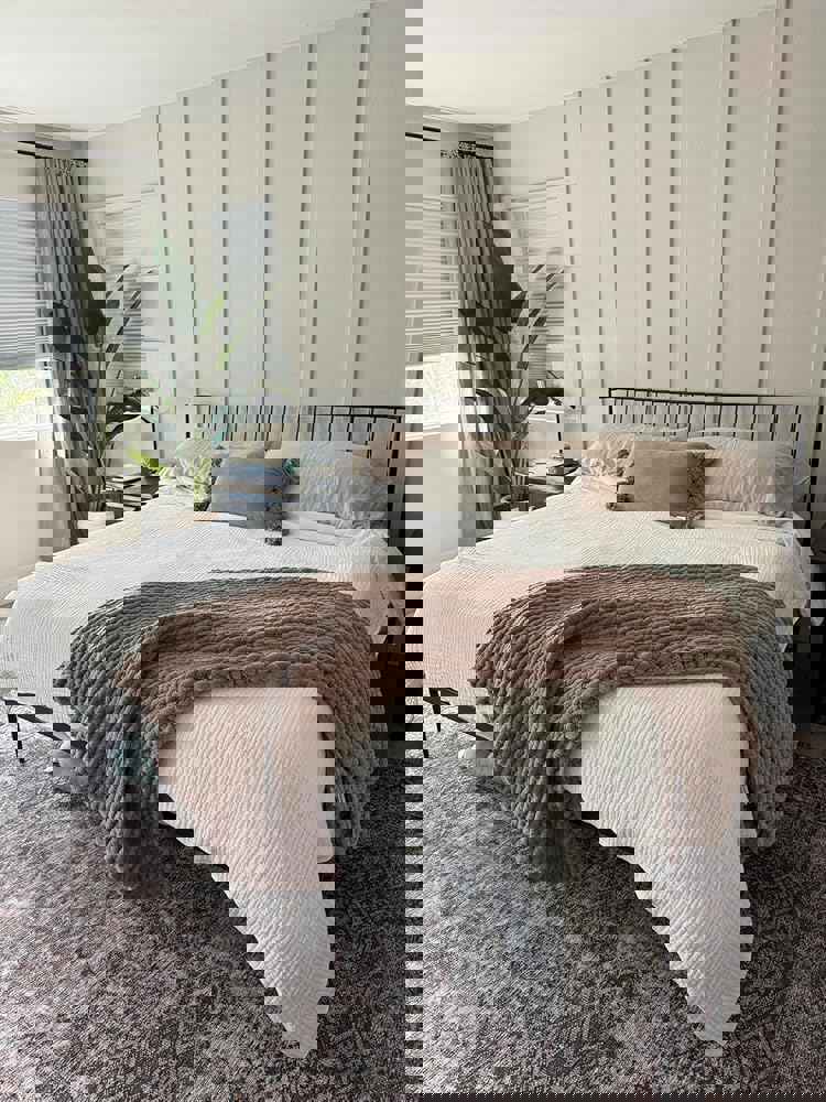 1293621