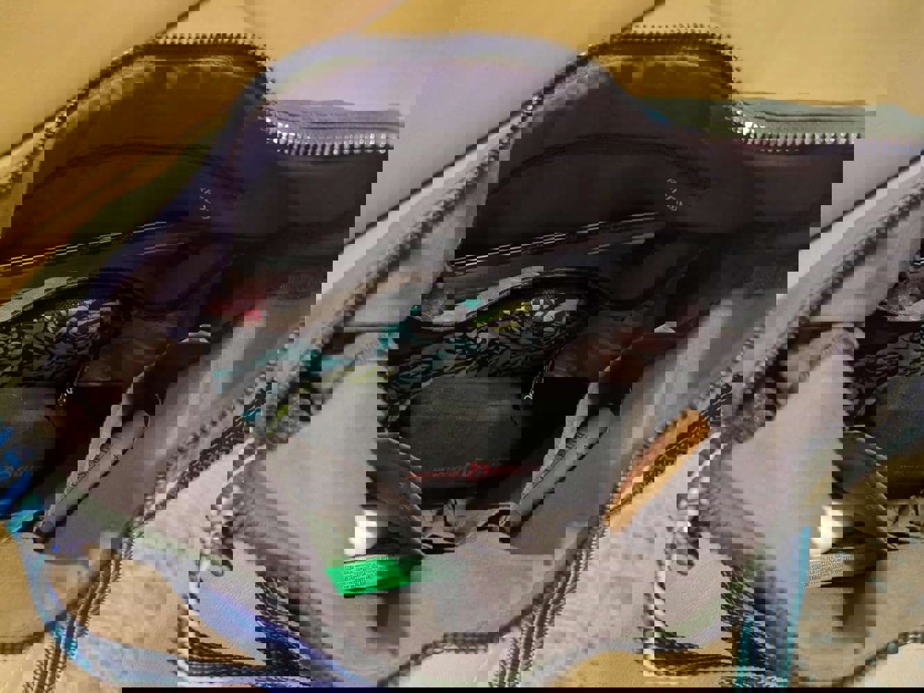 1298832