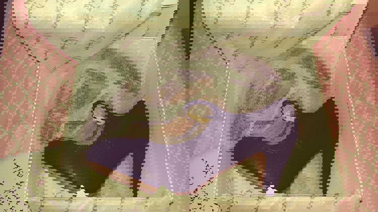 1302590