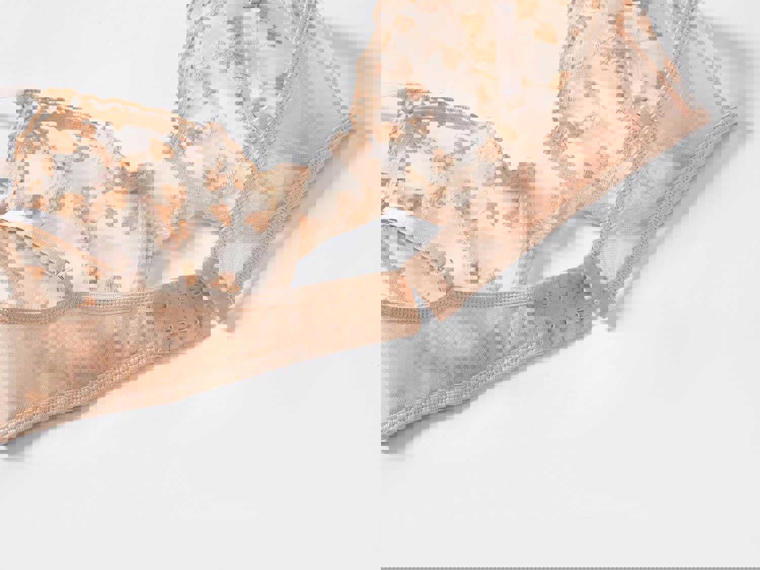 1305930