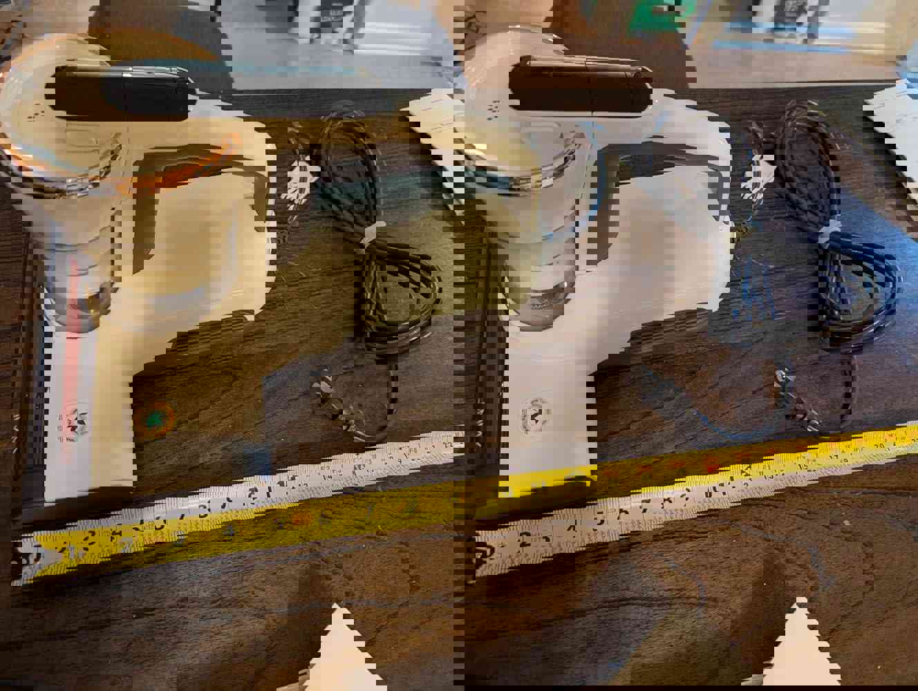 1305896