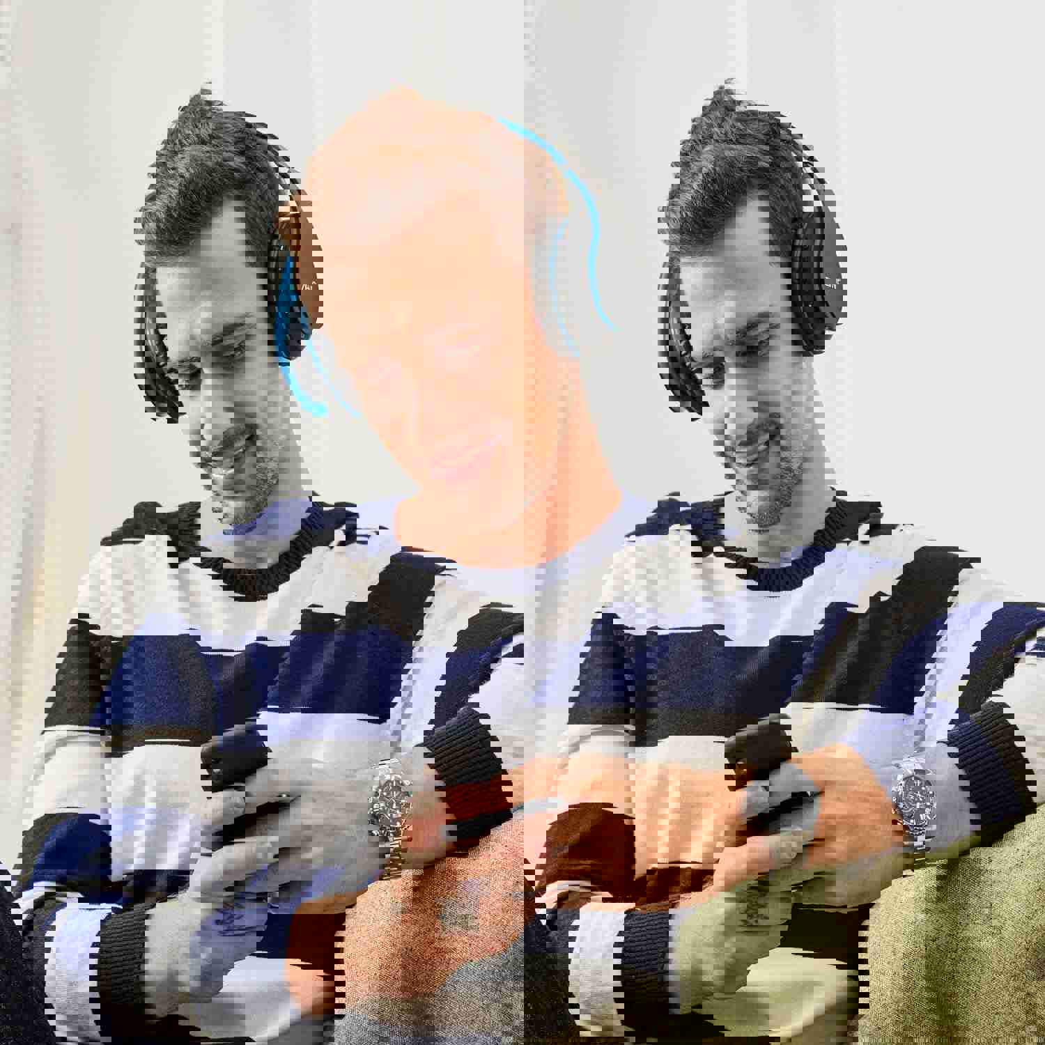 1310885
