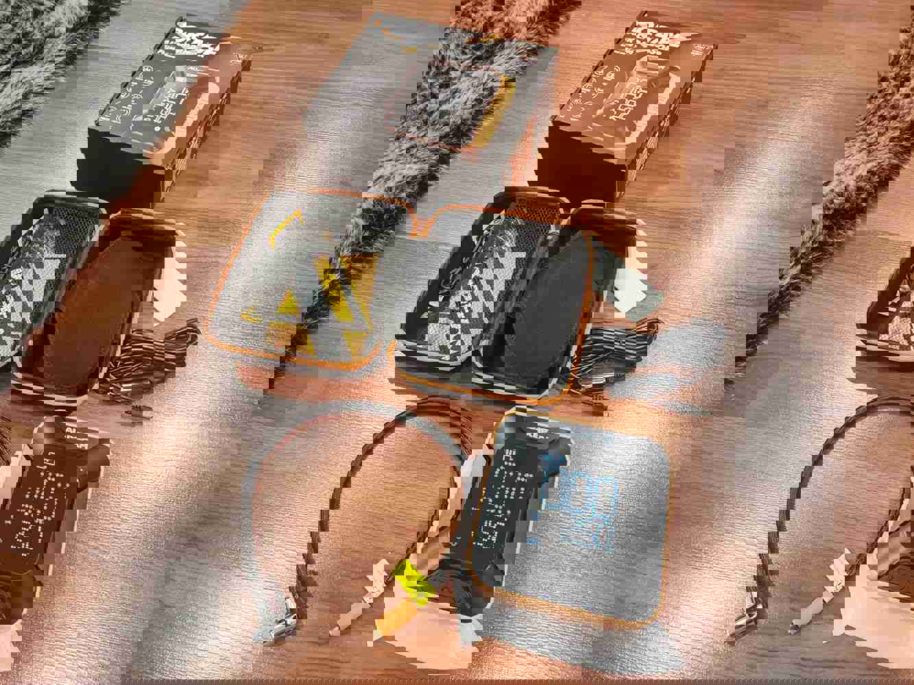 1365937