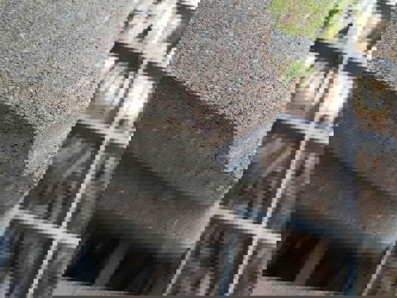 1483810