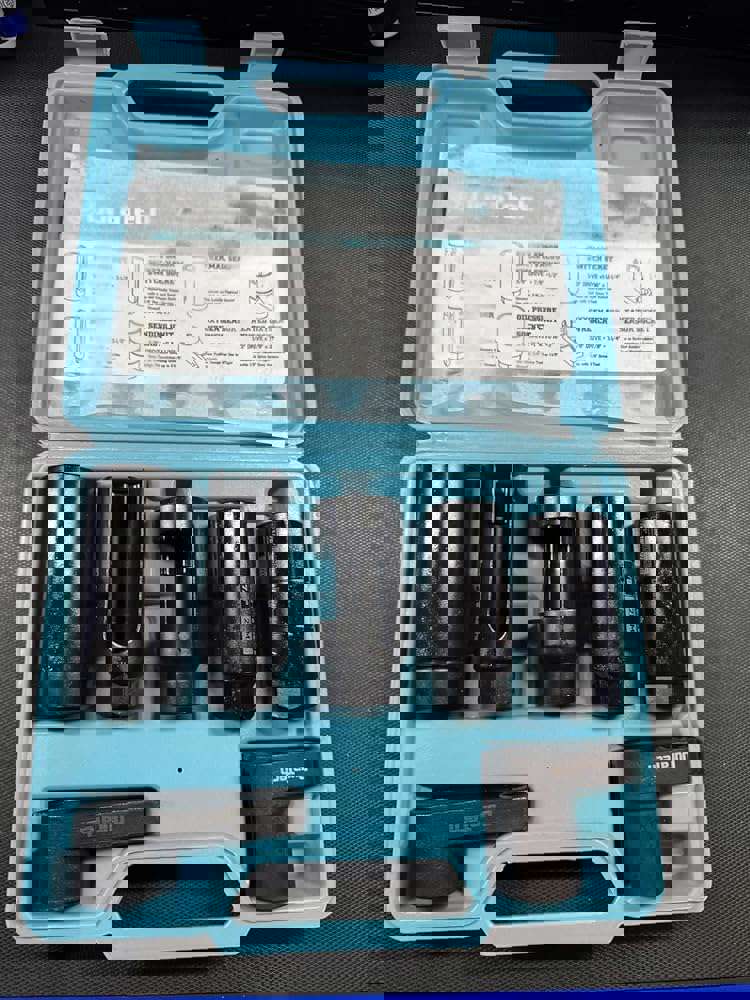 1536744