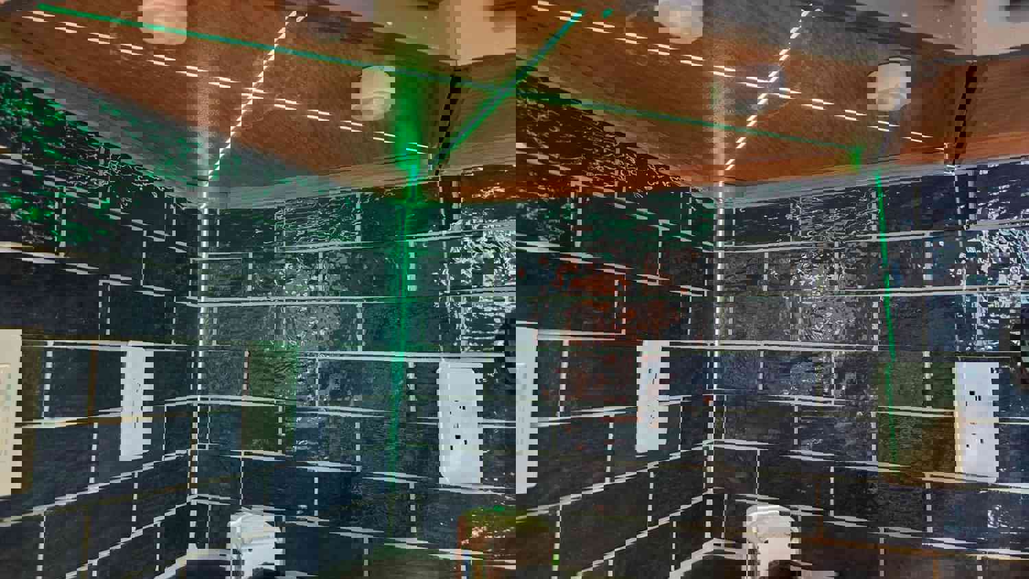 1536528
