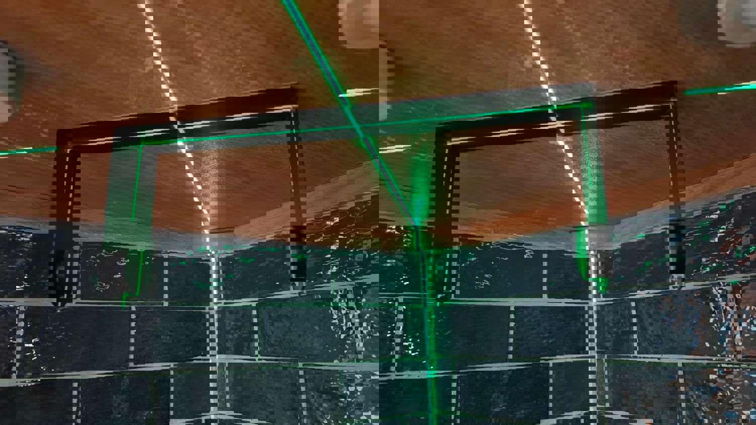 1536527