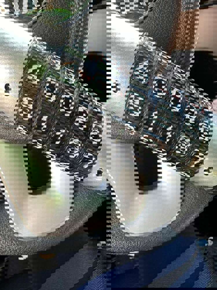 1536403