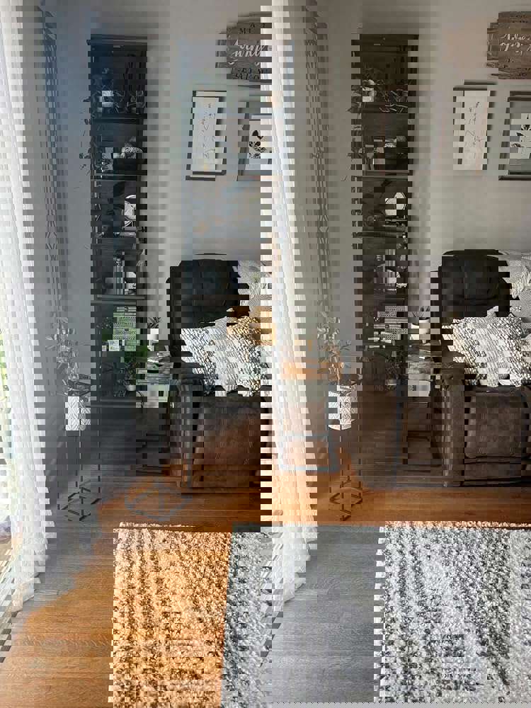 1537768