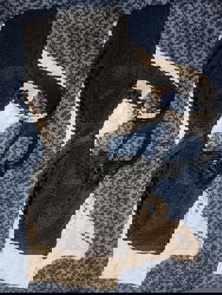 1541084