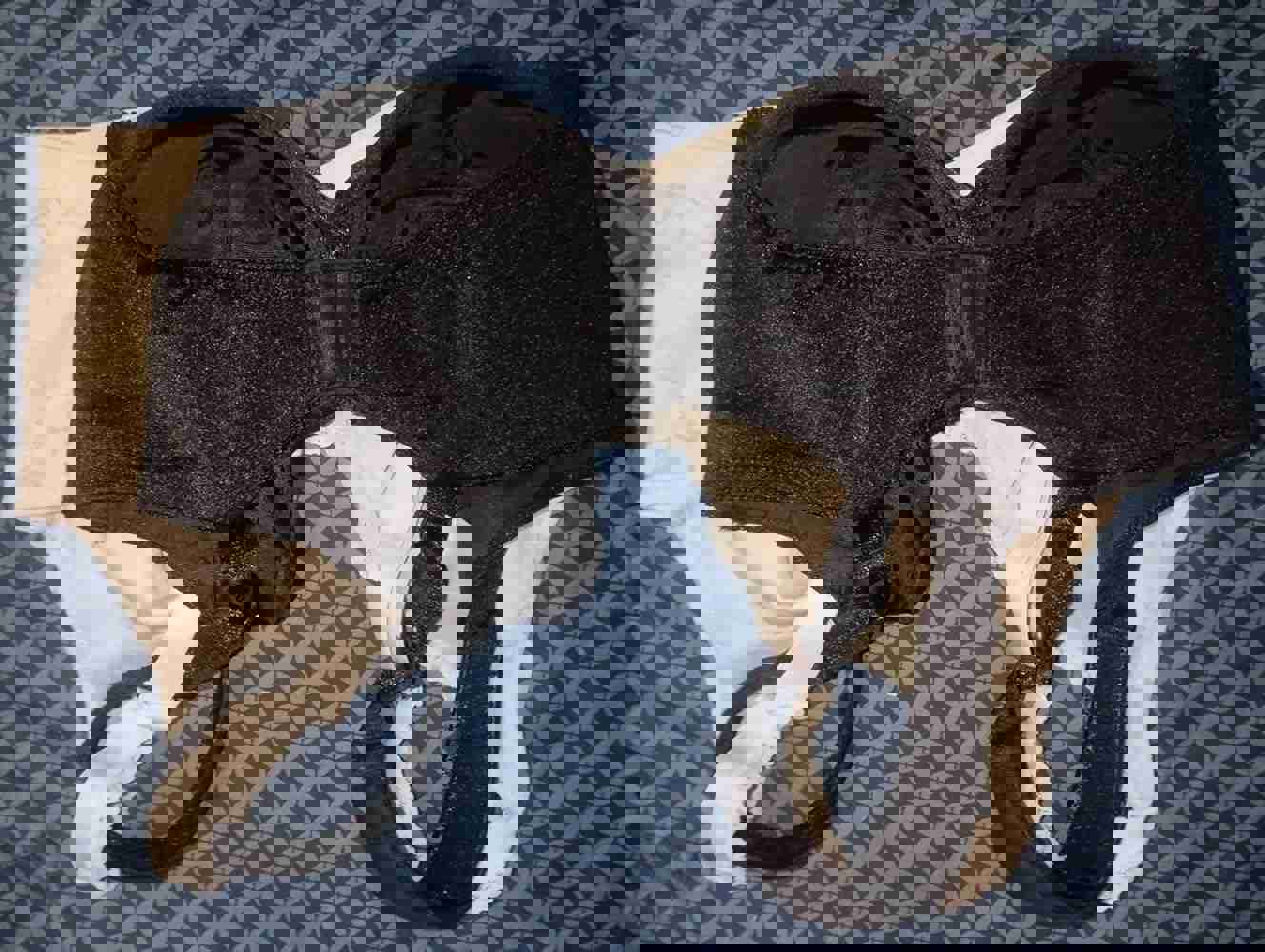 1541085