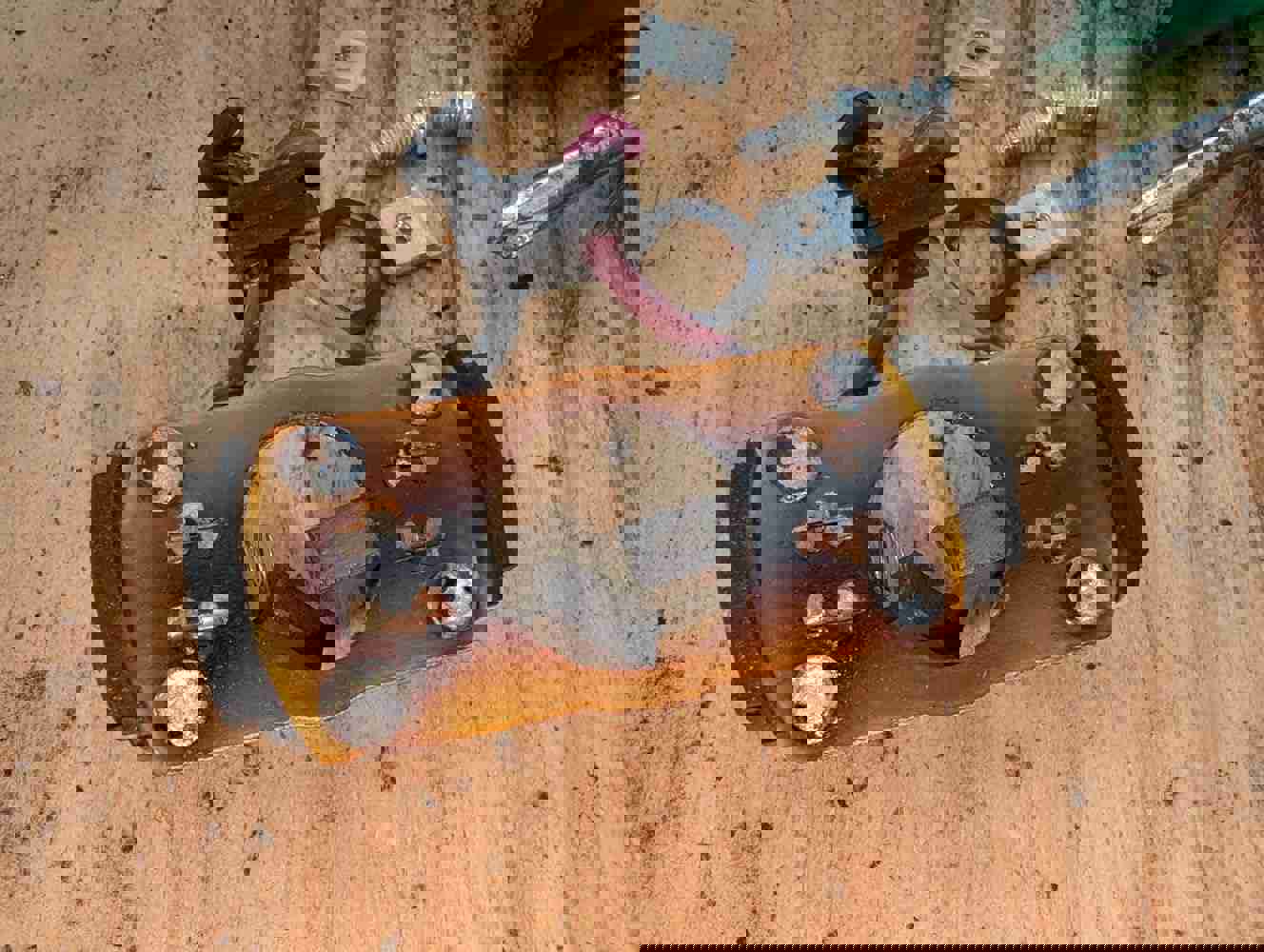 1542563