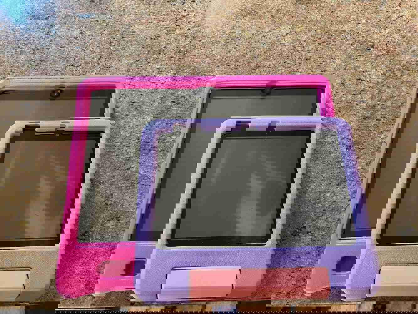1543541