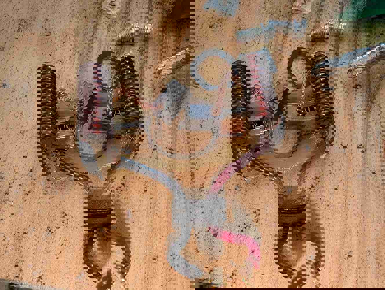 1542561