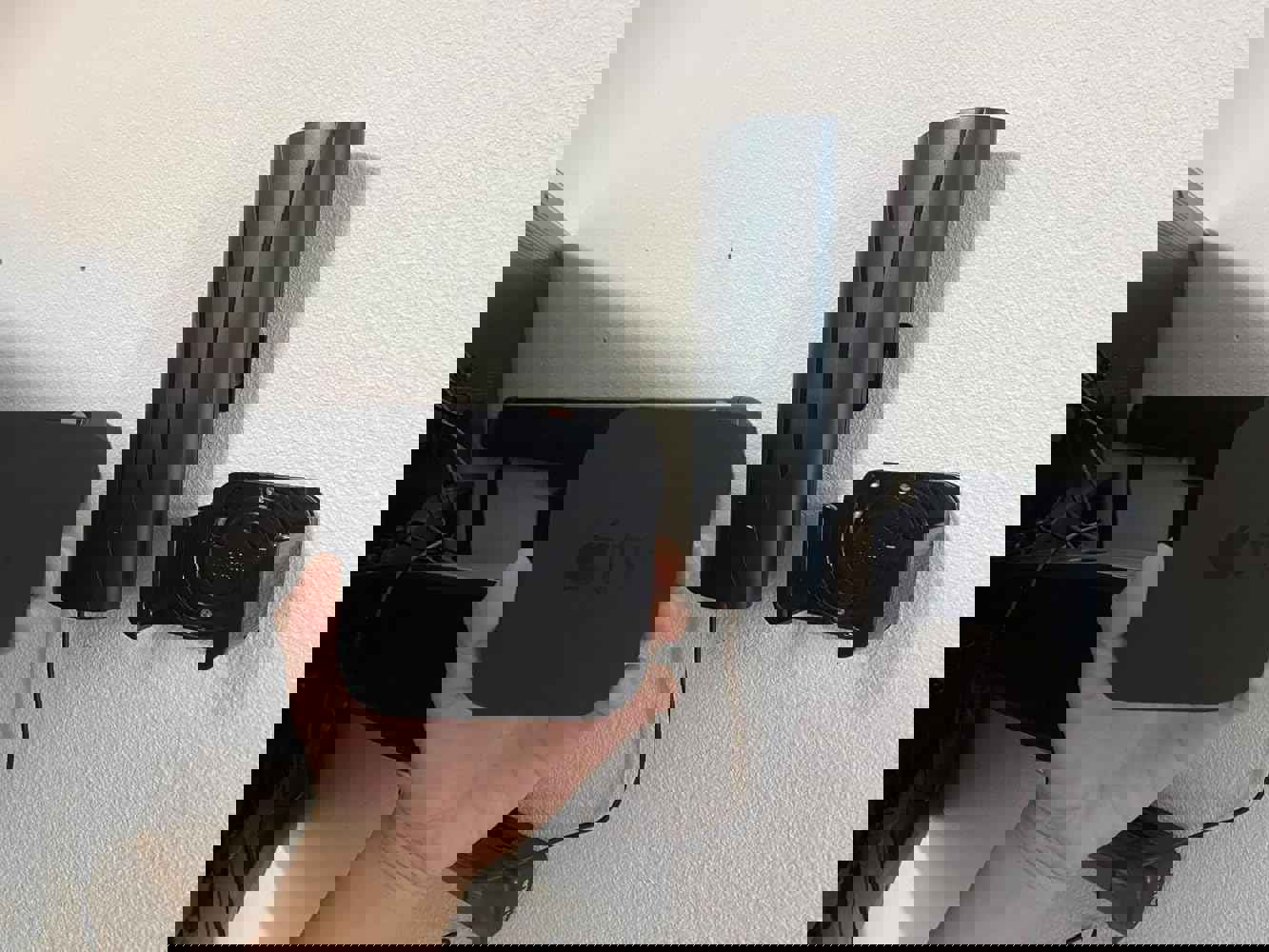 1546577