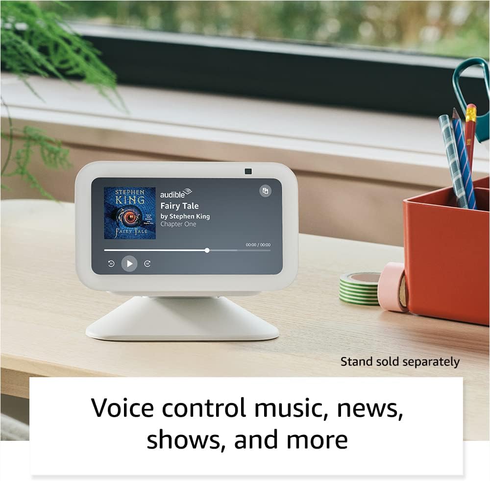 Echo Show 5 (3rd Gen, 2023 release) in Charcoal bundle with Amazon Smart Plug