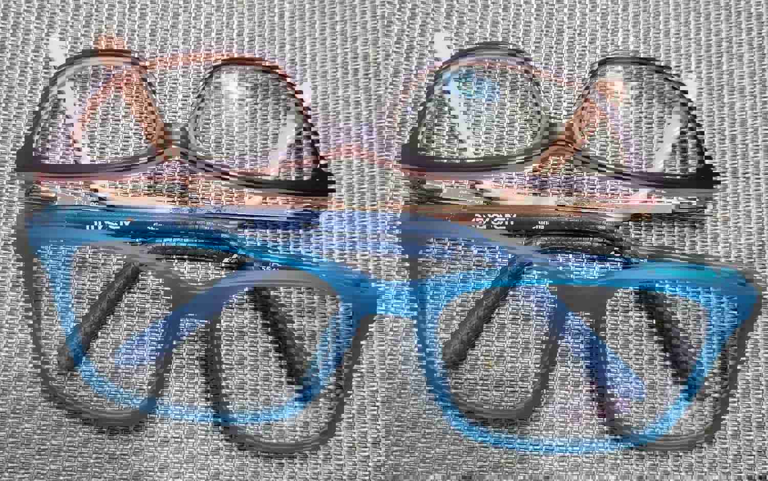 2526898